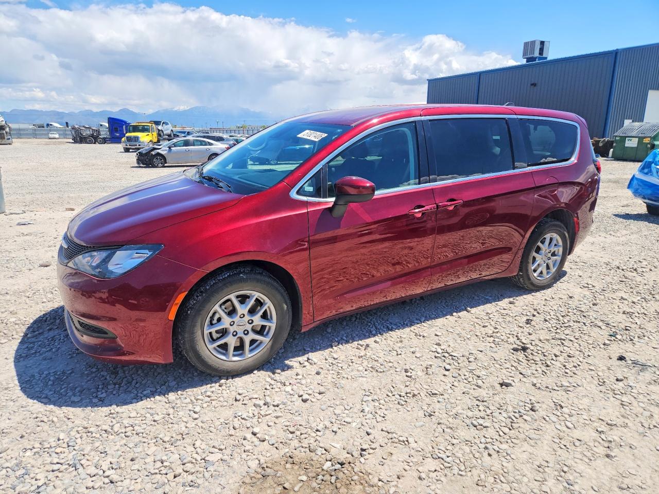 Salvage Chrysler Voyager Image