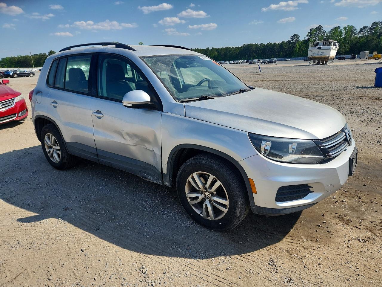 Volkswagen Tiguan S