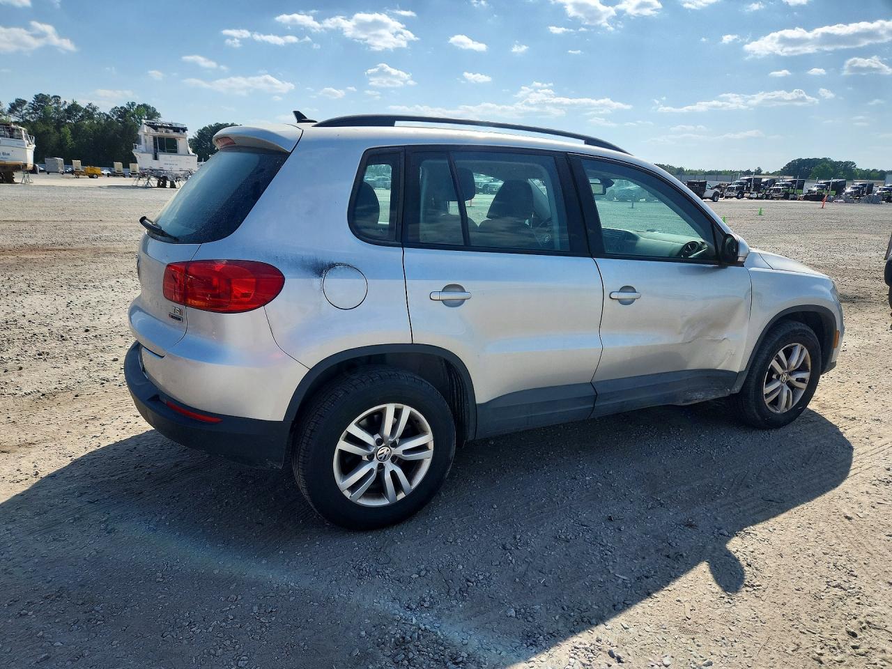 Volkswagen Tiguan S