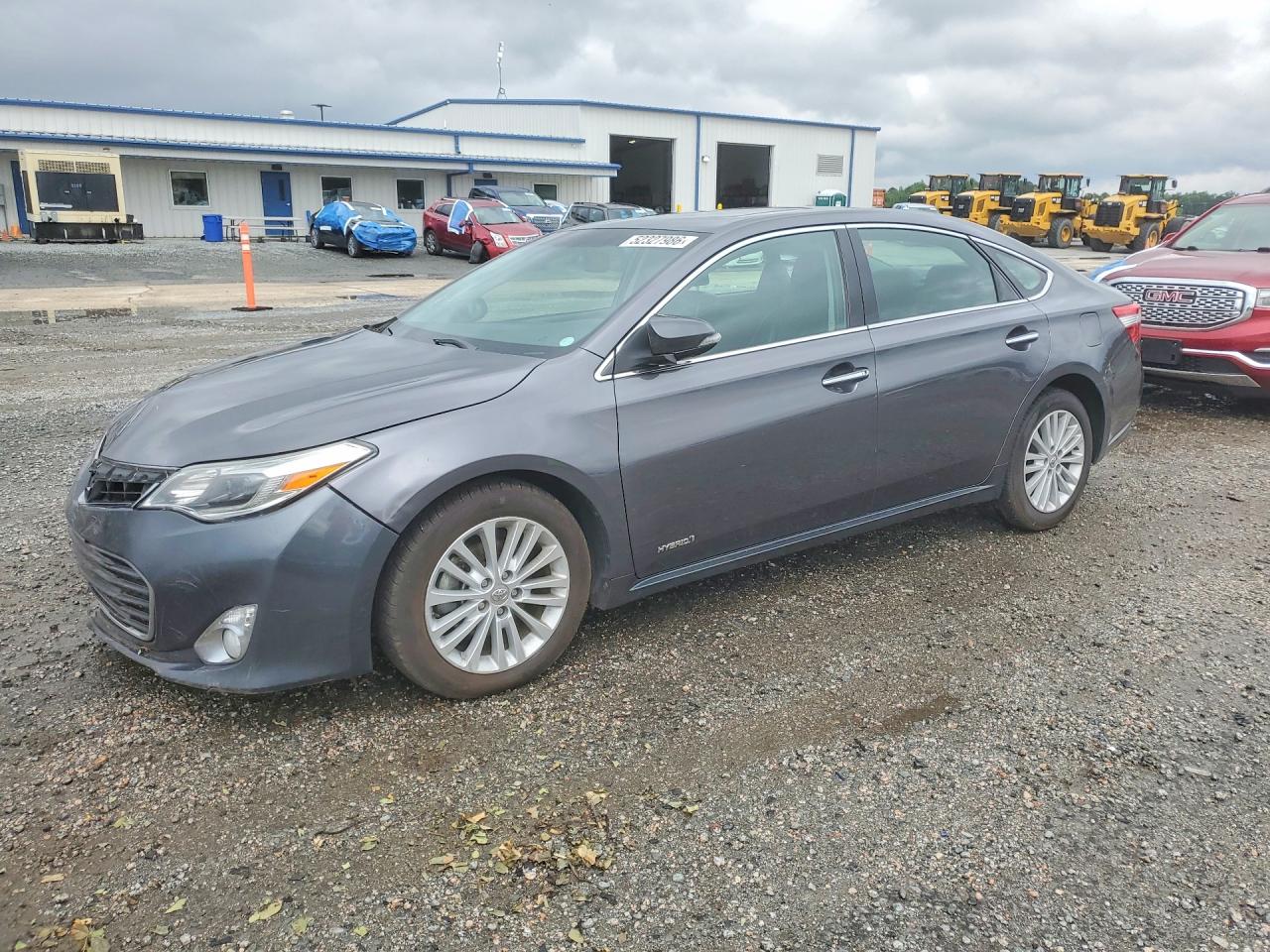 Salvage Toyota Avalon Image