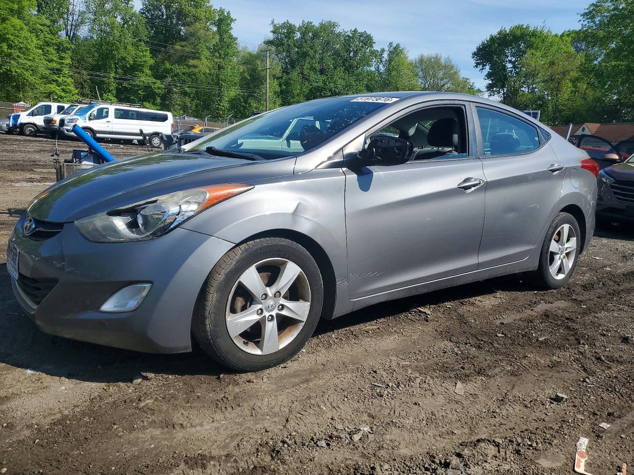 Salvage Hyundai ELANTRA Image