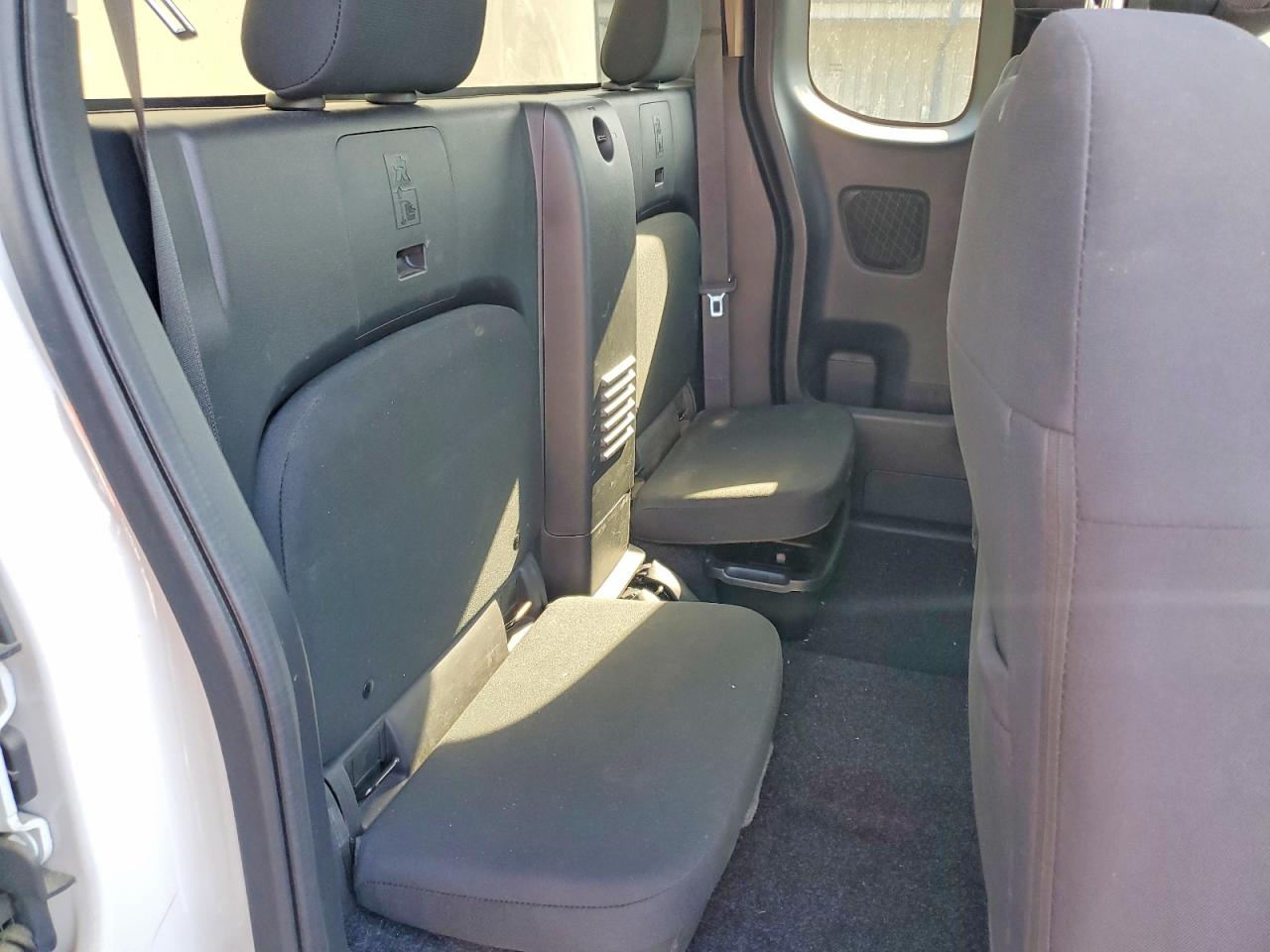 Nissan Frontier S