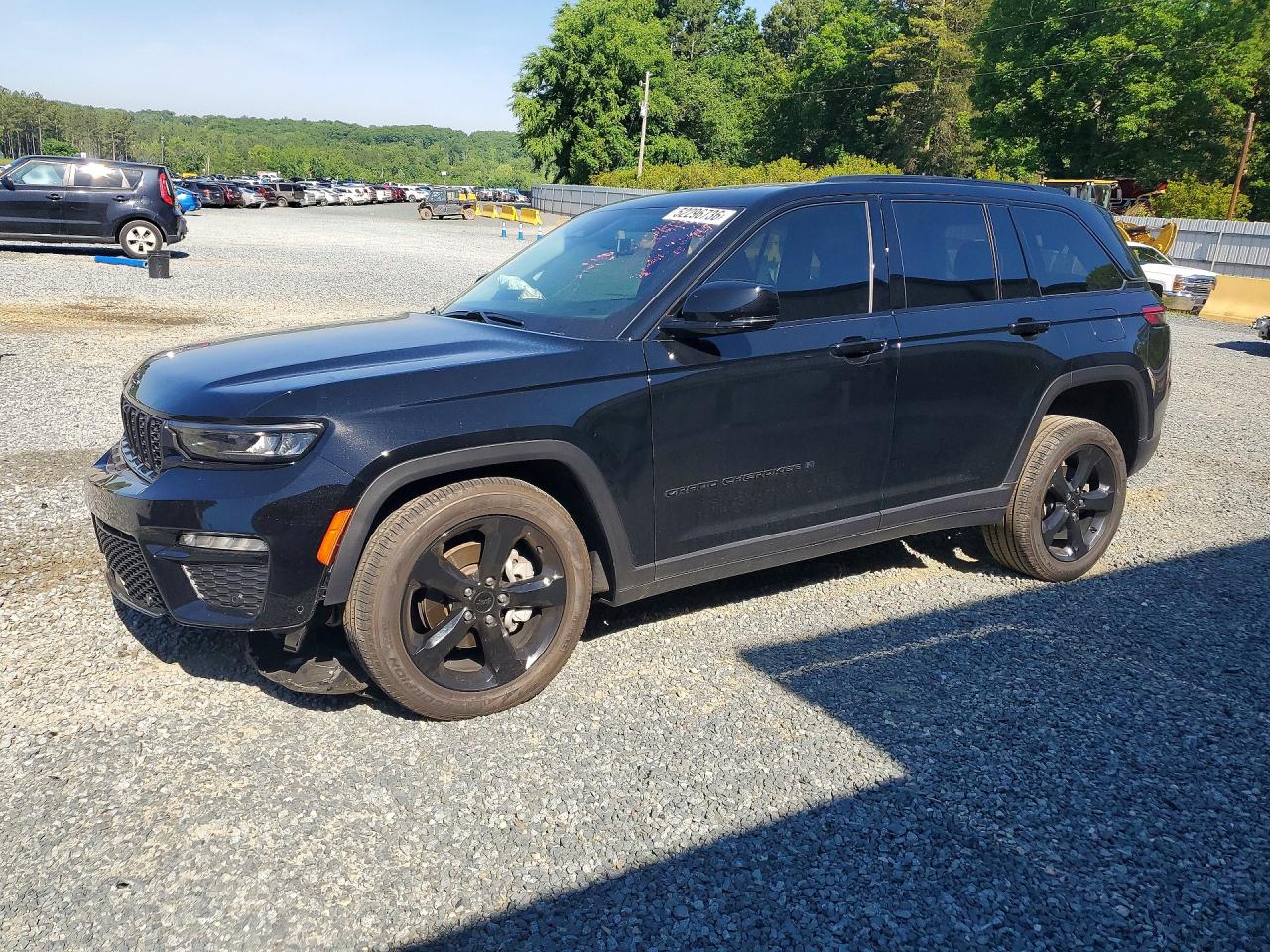 Salvage Jeep Cherokee Image