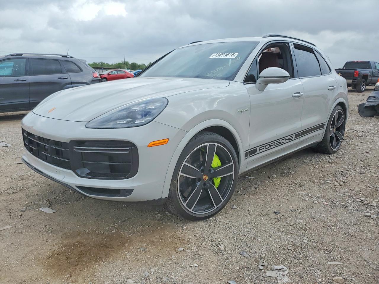 Salvage Porsche Cayenne Image