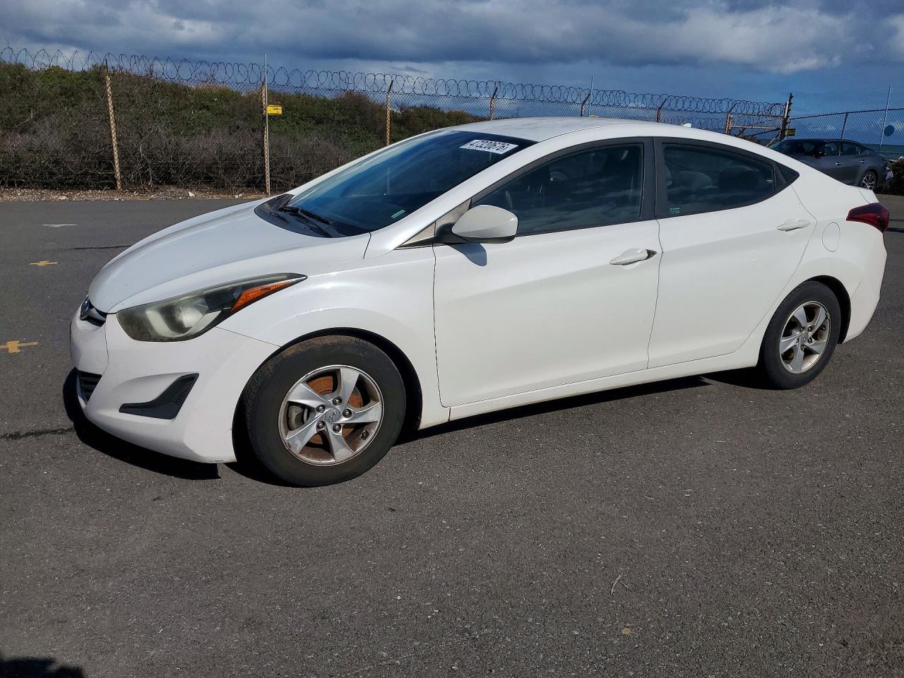Salvage Hyundai ELANTRA Image