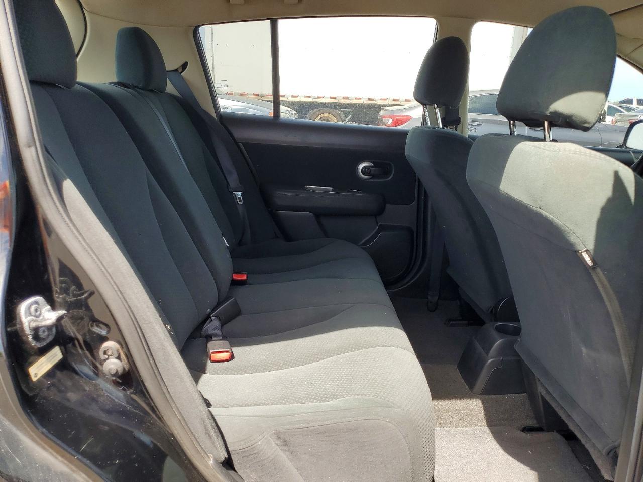 Nissan Versa 1.8 S