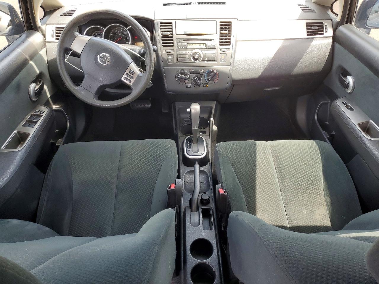 Nissan Versa 1.8 S