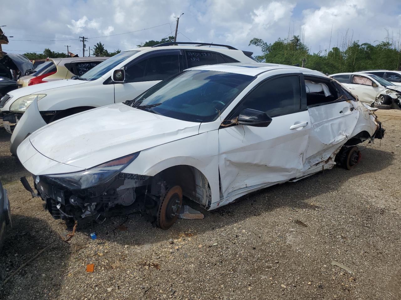 Salvage Hyundai ELANTRA Image