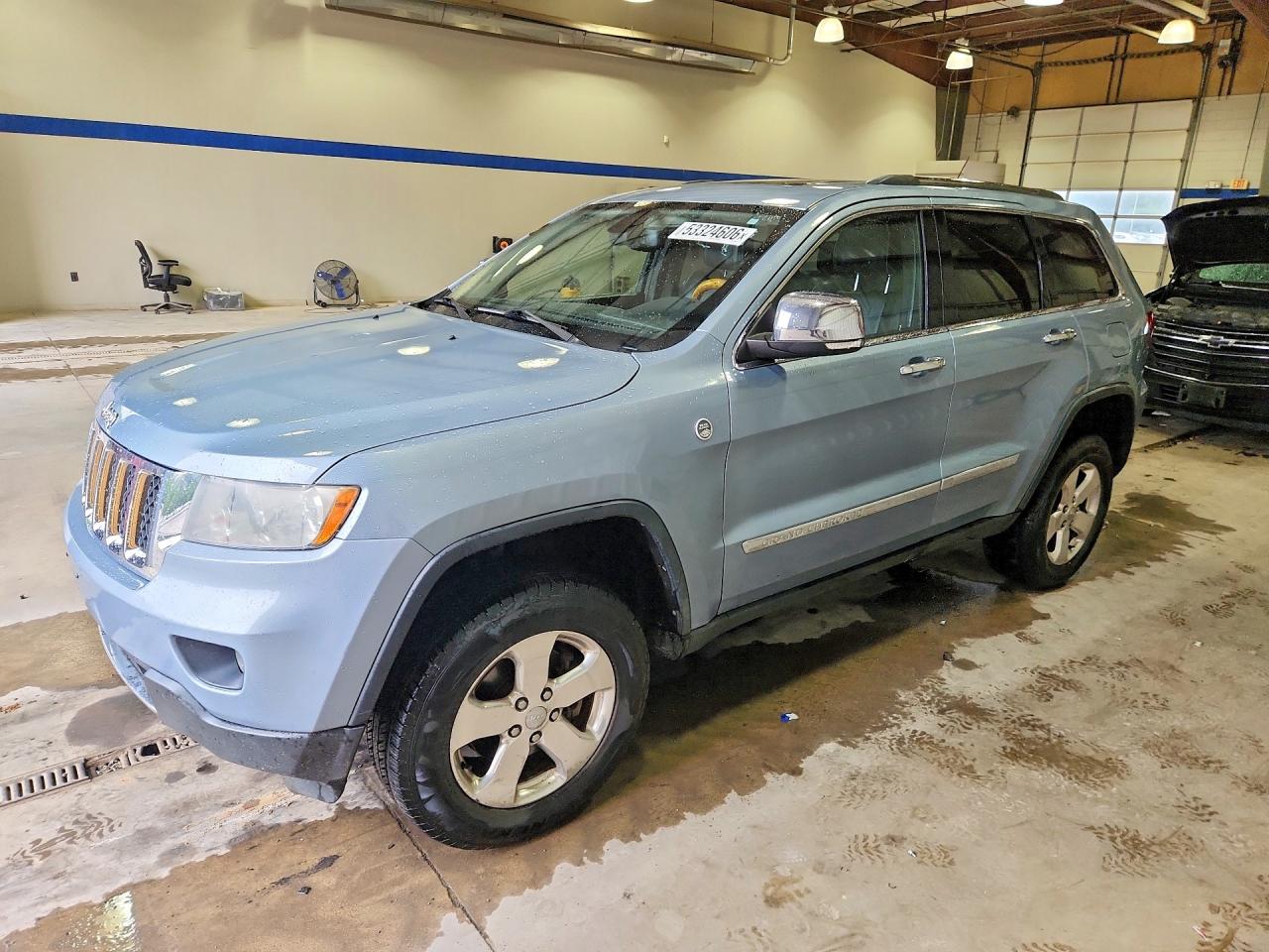 Salvage Jeep Cherokee Image