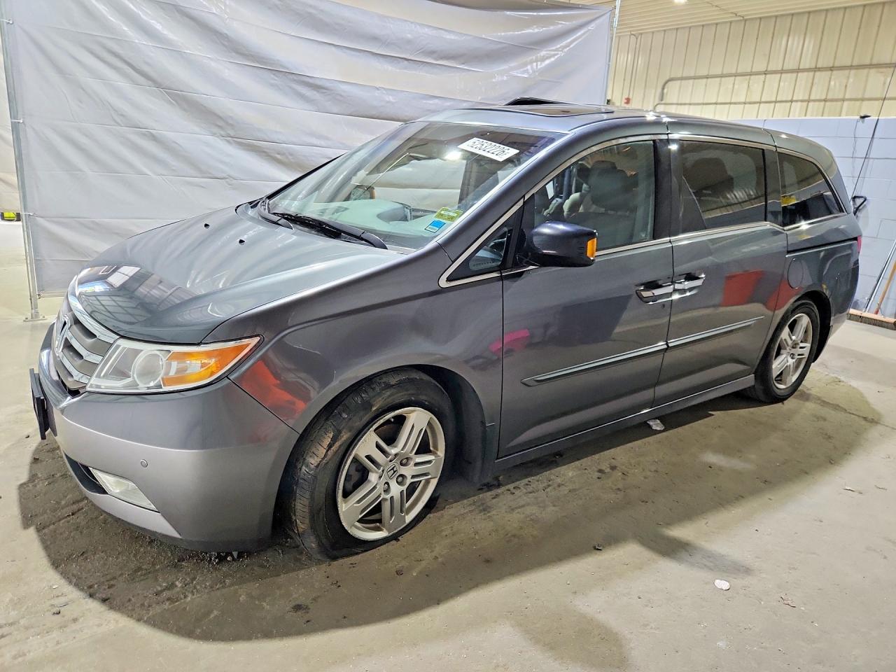 Salvage Honda Odyssey Image