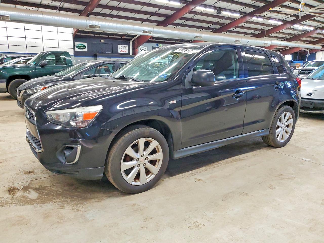 Salvage Mitsubishi Outlander Image