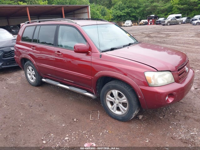 Salvage Toyota Highlander Image