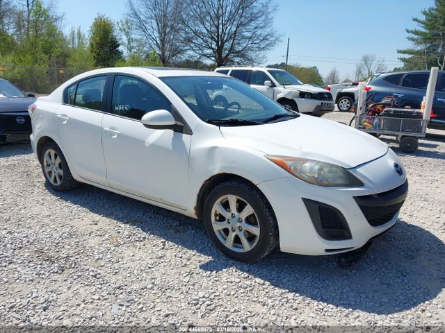 Salvage Mazda Mazda3 Image
