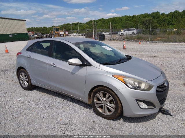 Salvage Hyundai ELANTRA Image