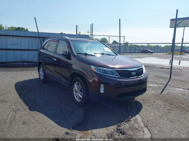 Salvage Kia Sorento Image