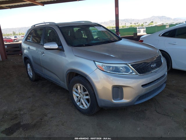 Salvage Kia Sorento Image