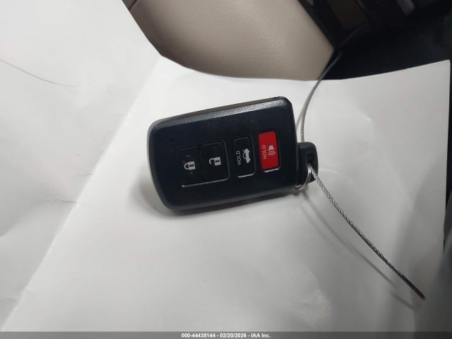 Toyota Camry Xle V6