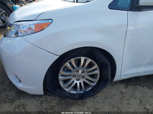 Toyota Sienna Xle V6 8 Passenger