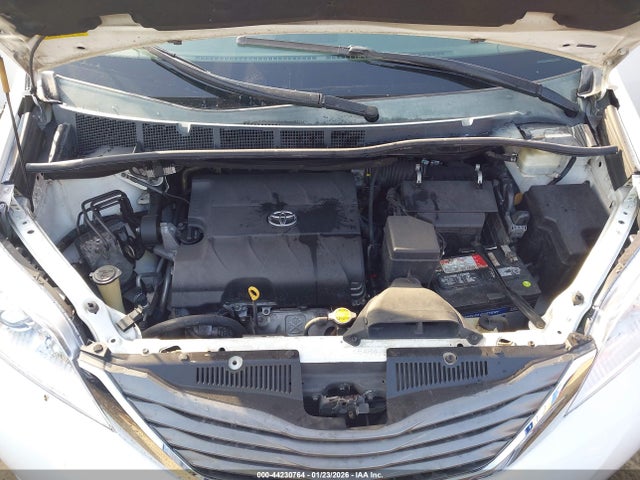 Toyota Sienna Xle V6 8 Passenger