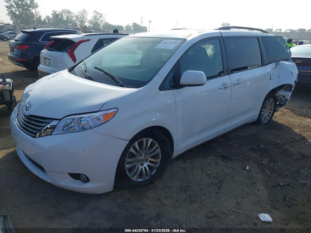 Toyota Sienna Xle V6 8 Passenger