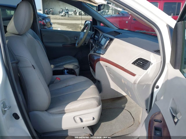 Toyota Sienna Xle V6 8 Passenger