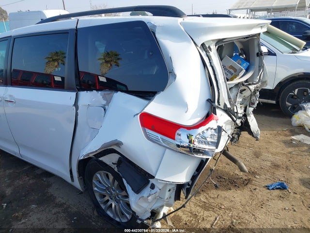 Toyota Sienna Xle V6 8 Passenger