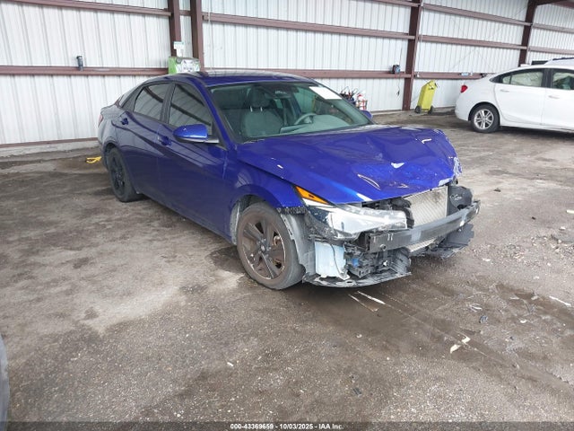 Salvage Hyundai ELANTRA Image