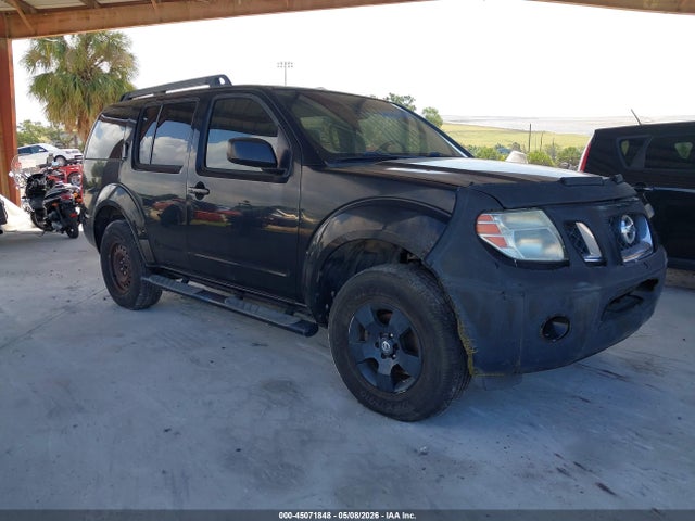 Salvage Nissan Pathfinder Image