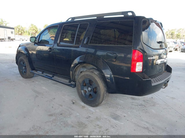 Nissan Pathfinder S