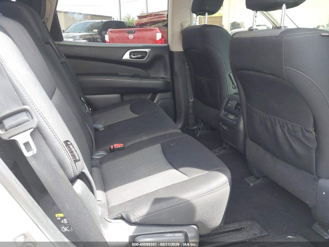 Nissan Pathfinder Sv