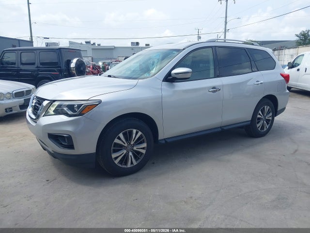 Nissan Pathfinder Sv