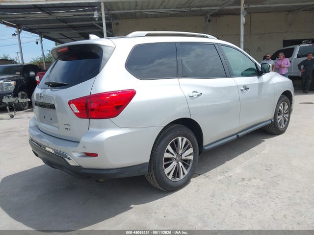 Nissan Pathfinder Sv