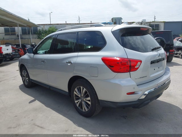 Nissan Pathfinder Sv