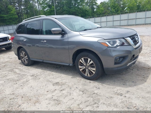 Salvage Nissan Pathfinder Image