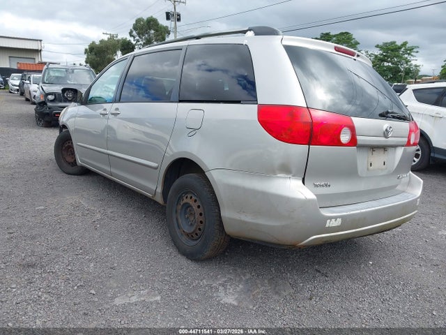 Toyota Sienna Le