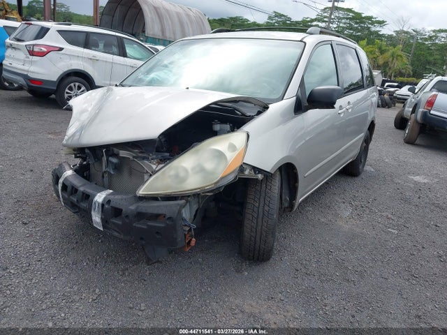 Toyota Sienna Le
