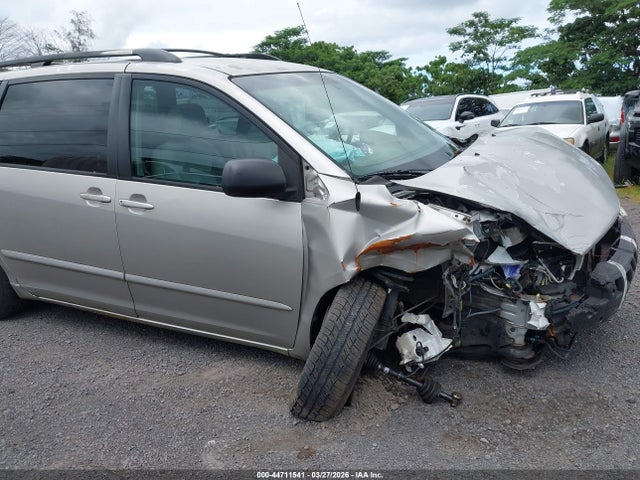 Toyota Sienna Le