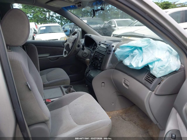 Toyota Sienna Le