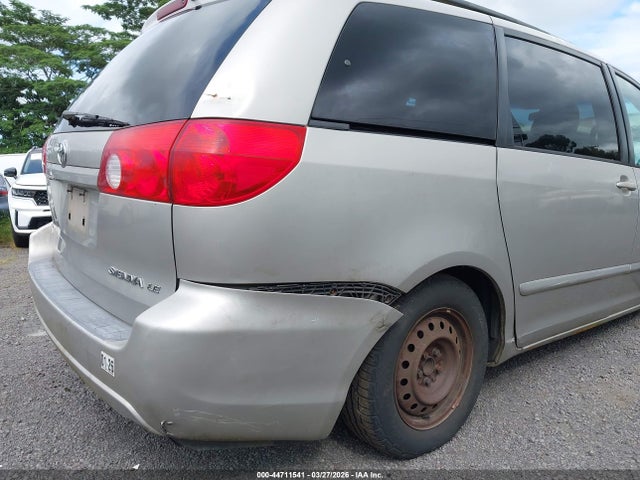 Toyota Sienna Le