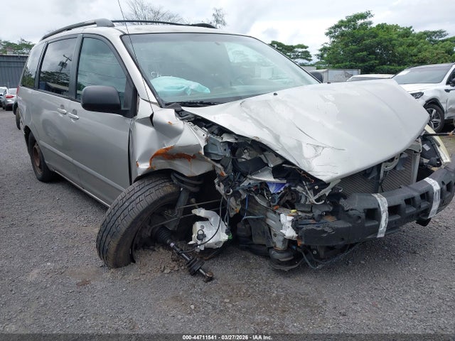 Toyota Sienna Le