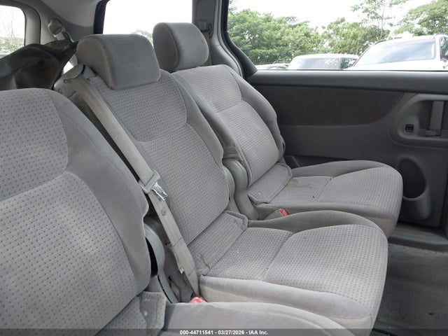 Toyota Sienna Le