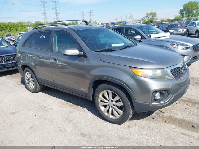 Salvage Kia Sorento Image