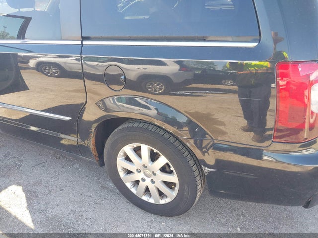 Chrysler Town & Country Touring-l