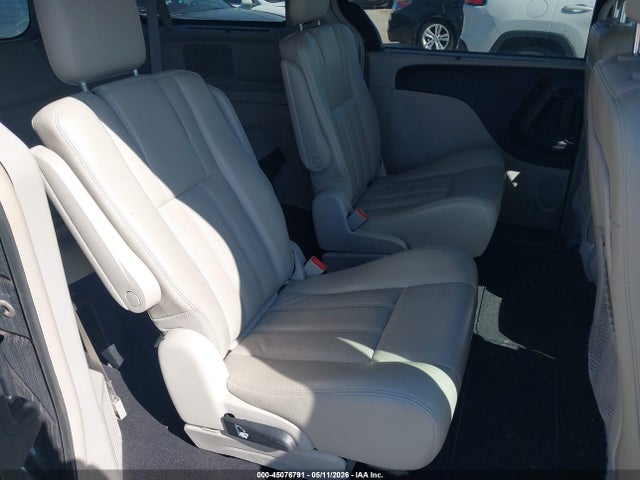 Chrysler Town & Country Touring-l
