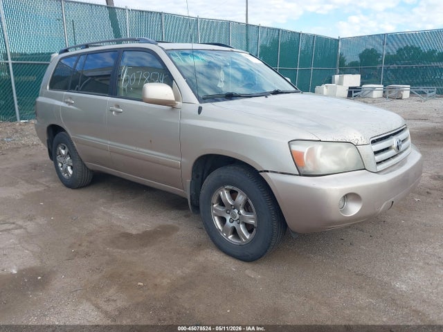 Salvage Toyota Highlander Image