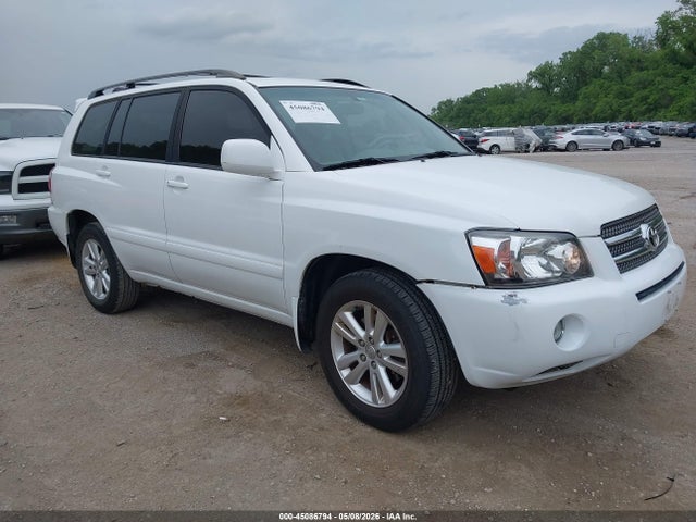 Salvage Toyota Highlander Image