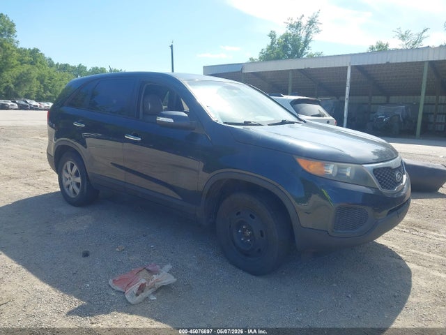 Salvage Kia Sorento Image