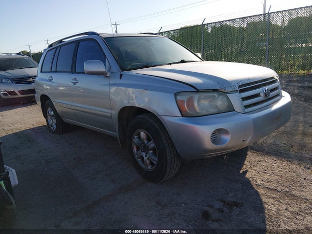 Salvage Toyota Highlander Image