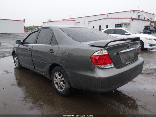 Toyota Camry Le V6