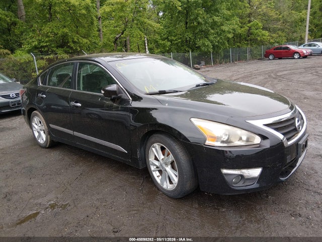 Salvage Nissan Altima Image